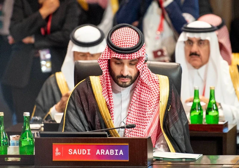سمو سيدي ولي العهد يصل قمة مجموعة العشرين وفخامة رئيس إندونيسيا في استقباله - صورة 9