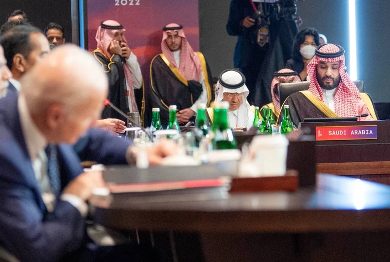 سمو سيدي ولي العهد يصل قمة مجموعة العشرين وفخامة رئيس إندونيسيا في استقباله - صورة 11