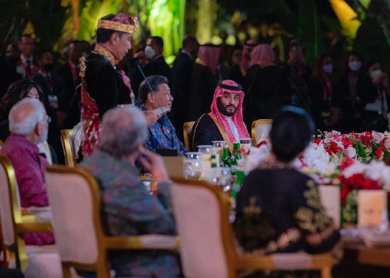 سمو سيدي ولي العهد في حفل العشاء، الذي يقيمه الرئيس الإندونيسي لقادة مجموعة العشرين - صورة 7