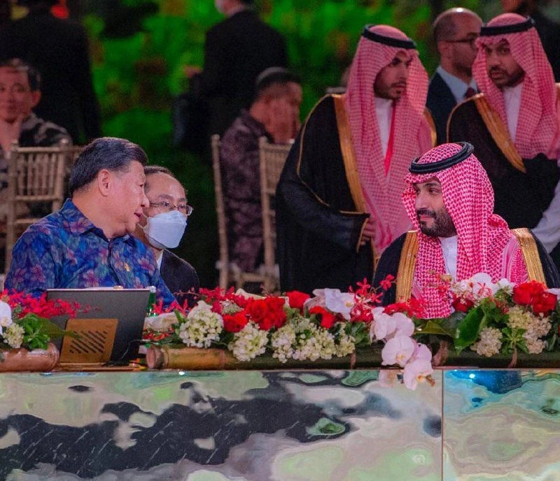 سمو سيدي ولي العهد في حفل العشاء، الذي يقيمه الرئيس الإندونيسي لقادة مجموعة العشرين - صورة 3
