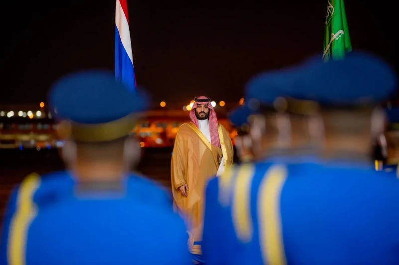 سمو سيدي ولي العهد يصل بانكوك ودولة رئيس الوزراء في مقدمة مستقبليه - صورة 16