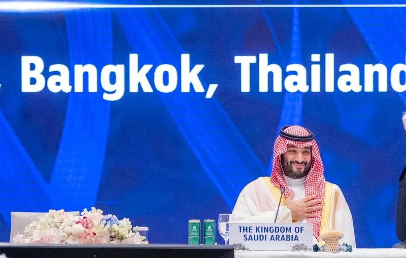 سمو سيدي ولي العهد يصل قمة منتدى التعاون الاقتصادي (APEC) في تايلند - صورة 5