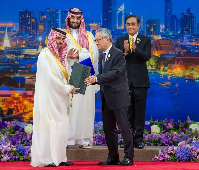 سمو سيدي ولي العهد ورئيس وزراء تايلند يشهدان تبادل مذكرات التفاهم - صورة 6
