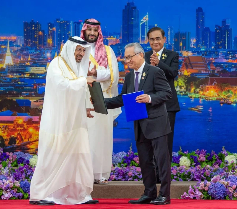 سمو سيدي ولي العهد ورئيس وزراء تايلند يشهدان تبادل مذكرات التفاهم - صورة 7