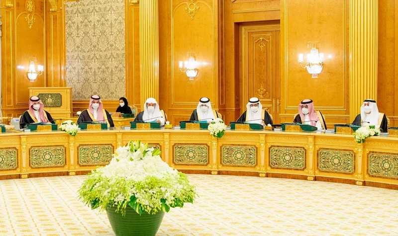 سيدي خادم الحرمين الشريفين يرأس جلسة مجلس الوزراء بالرياض - صورة 4