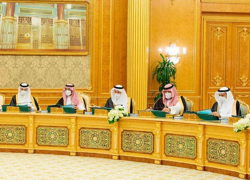 سيدي خادم الحرمين الشريفين يرأس جلسة مجلس الوزراء بالرياض - صورة 5