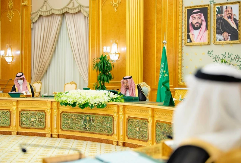 سيدي خادم الحرمين الشريفين يرأس جلسة مجلس الوزراء بالرياض - صورة 6
