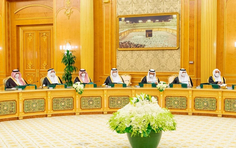 سيدي خادم الحرمين الشريفين يرأس جلسة مجلس الوزراء بالرياض - صورة 7