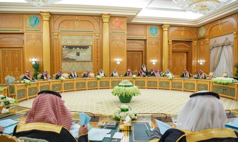 سمو سيدي ولي العهد يرأس جلسة مجلس الوزراء في قصر اليمامة بالرياض - صورة 2