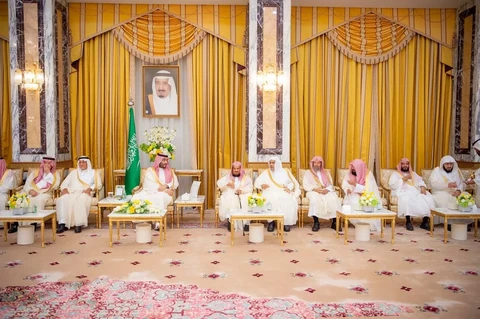 سمو سيدي ولي العهد يستقبل المهنئين بعيد الفطر السعيد.