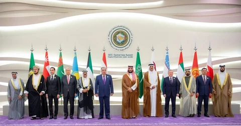 سمو سيدي ولي العهد يستقبل قادة الدول المشاركين في قمة دول مجلس التعاون لدول الخليج العربية ودول آسيا الوسطى