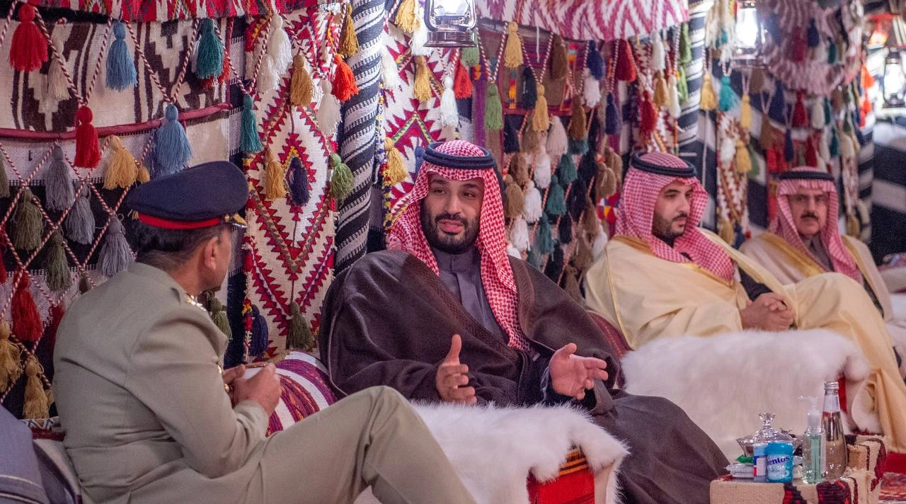 سمو سيدي ولي العهد وقائد الجيش الباكستاني يستعرضان العلاقات الثنائية وتطويرها - صورة 1