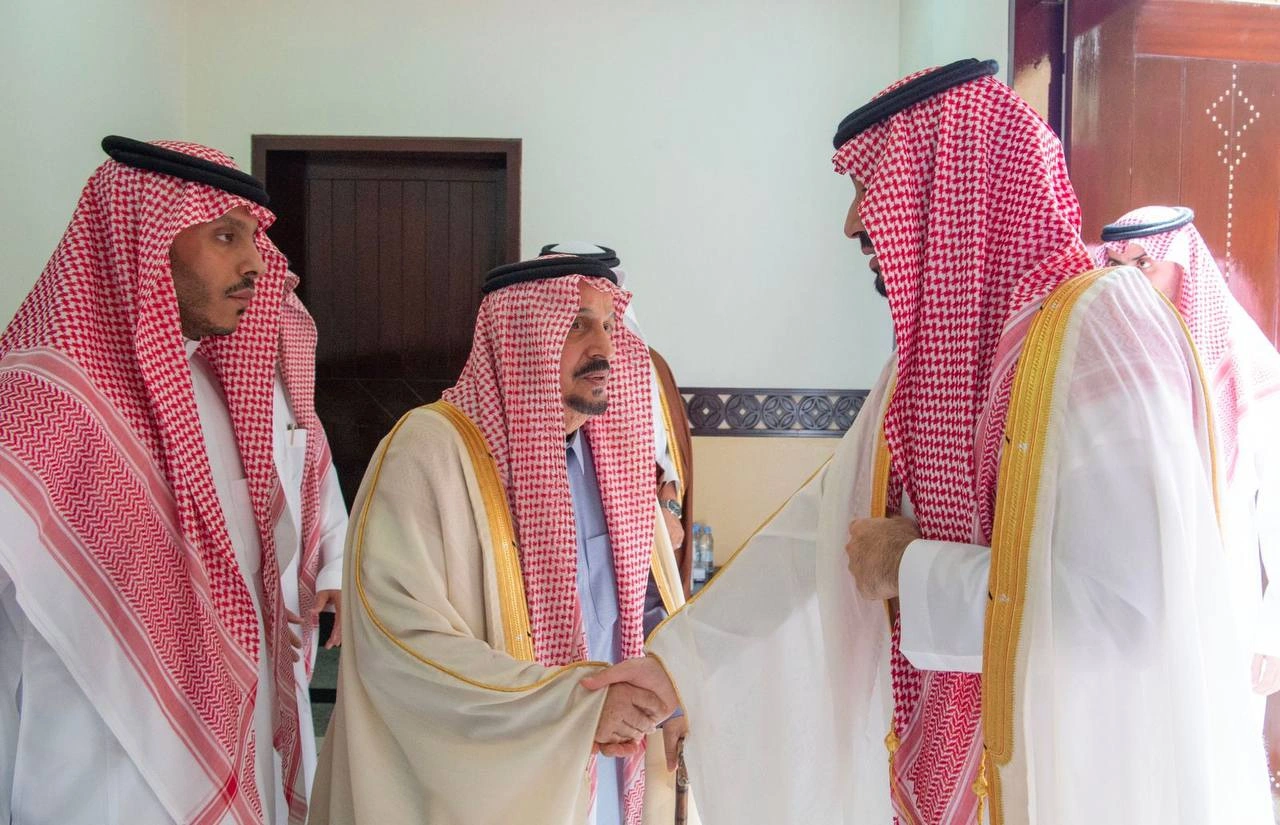 سمو سيدي ولي العهد يؤدي صلاة الميت على صاحبة السمو الملكي الأميرة الجوهرة بنت عبدالعزيز - صورة 1