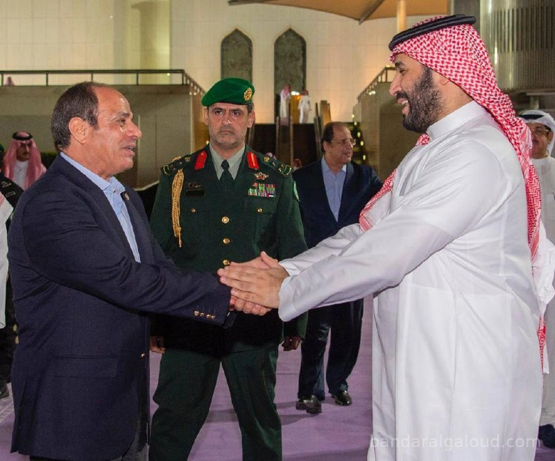 سمو سيدي ولي العهد في مقدمة مودعي فخامة رئيس جمهورية مصر لدى مغادرته - صورة 1
