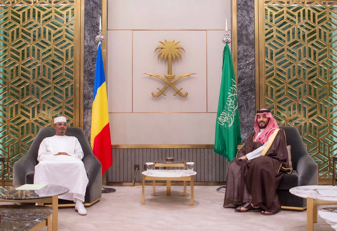 سمو سيدي ولي العهد يلتقي رئيس المجلس العسكري الانتقالي في تشاد - صورة 1