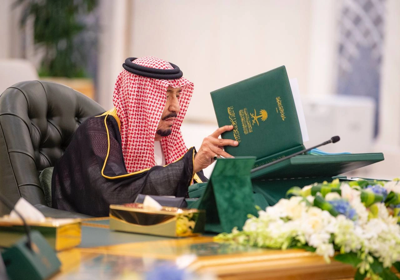 سيدي خادم الحرمين الشريفين يرأس جلسة مجلس الوزراء - صورة 1