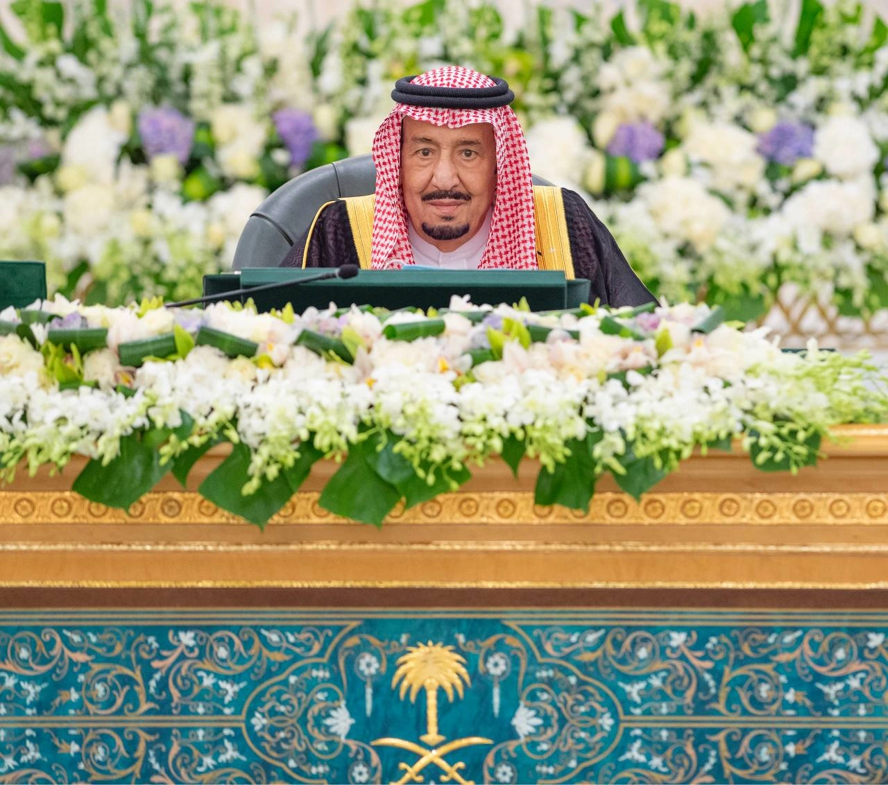 سيدي خادم الحرمين الشريفين يرأس جلسة مجلس الوزراء - صورة 1