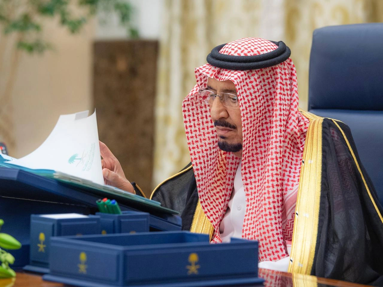 سيدي خادم الحرمين الشريفين يرأس جلسة مجلس الوزراء - صورة 1