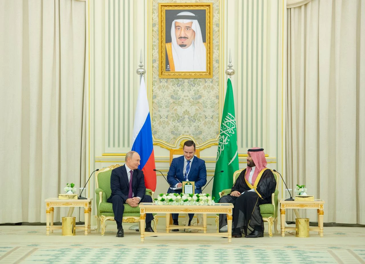 سمو سيدي ولي العهد يستقبل في قصر اليمامة بالرياض فخامة الرئيس فلاديمير بوتين رئيس روسيا الاتحادية - صورة 1