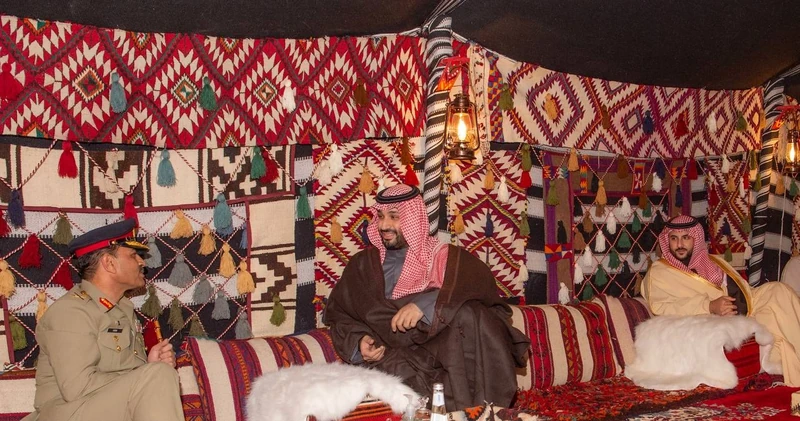 سمو سيدي ولي العهد وقائد الجيش الباكستاني يستعرضان العلاقات الثنائية وتطويرها - صورة 2