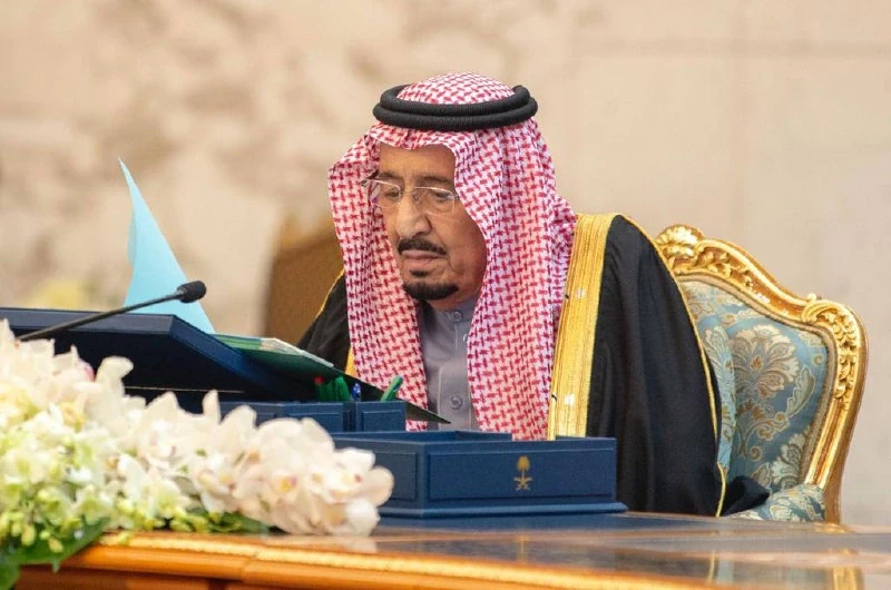 سيدي خادم الحرمين الشريفين يرأس جلسة مجلس الوزراء - صورة 2