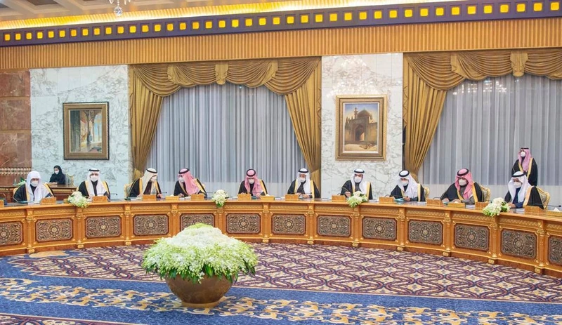 سيدي خادم الحرمين الشريفين يرأس جلسة مجلس الوزراء - صورة 4