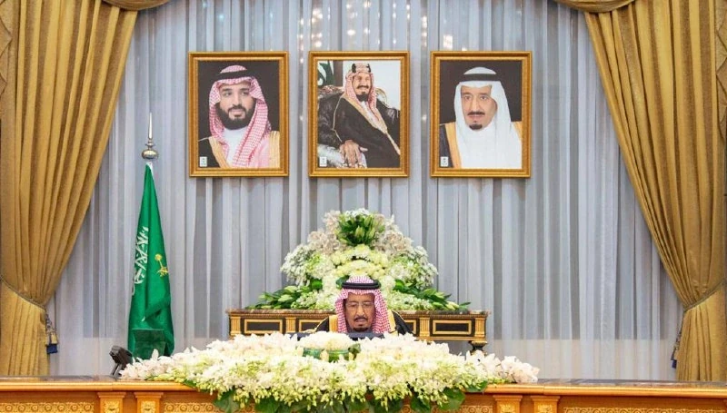 سيدي خادم الحرمين الشريفين يرأس جلسة مجلس الوزراء - صورة 5