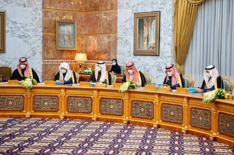 سيدي خادم الحرمين الشريفين يرأس جلسة مجلس الوزراء - صورة 2