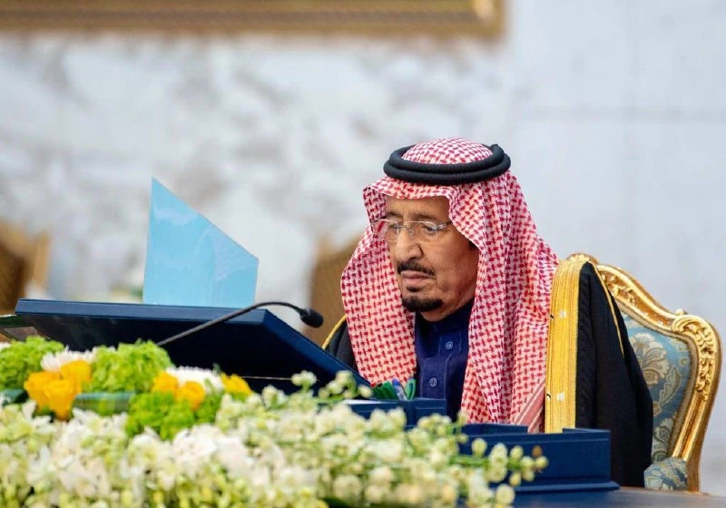 سيدي خادم الحرمين الشريفين يرأس جلسة مجلس الوزراء - صورة 5