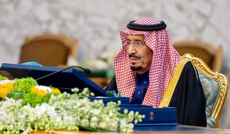 سيدي خادم الحرمين الشريفين يرأس جلسة مجلس الوزراء - صورة 6