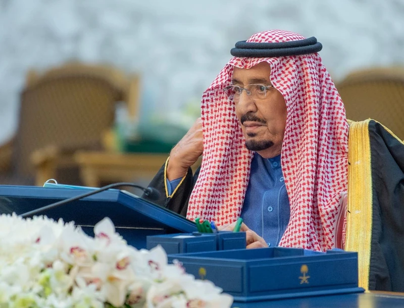 سيدي خادم الحرمين الشريفين يرأس جلسة مجلس الوزراء - صورة 2