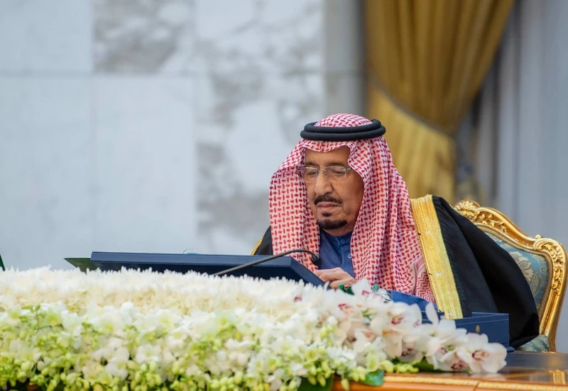سيدي خادم الحرمين الشريفين يرأس جلسة مجلس الوزراء - صورة 4