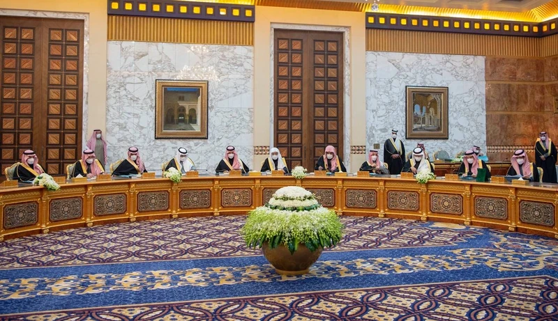 سيدي خادم الحرمين الشريفين يرأس جلسة مجلس الوزراء - صورة 5