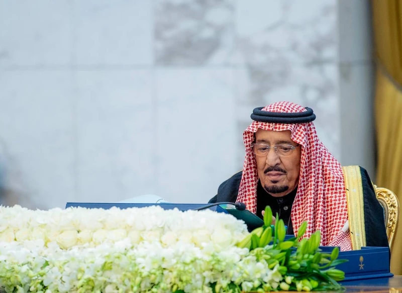 سيدي خادم الحرمين الشريفين يرأس جلسة مجلس الوزراء - صورة 7