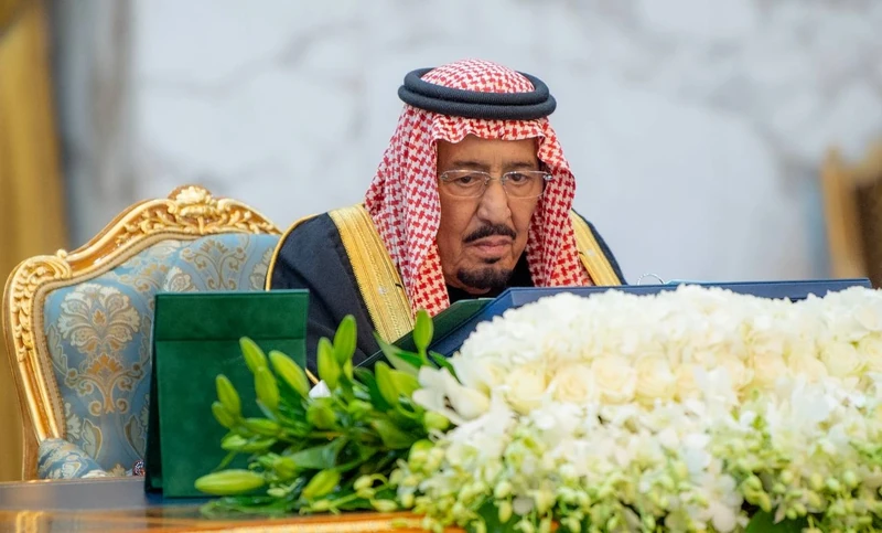 سيدي خادم الحرمين الشريفين يرأس جلسة مجلس الوزراء - صورة 9