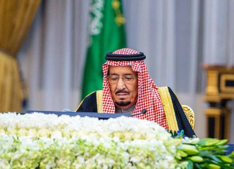 سيدي خادم الحرمين الشريفين يرأس جلسة مجلس الوزراء - صورة 2
