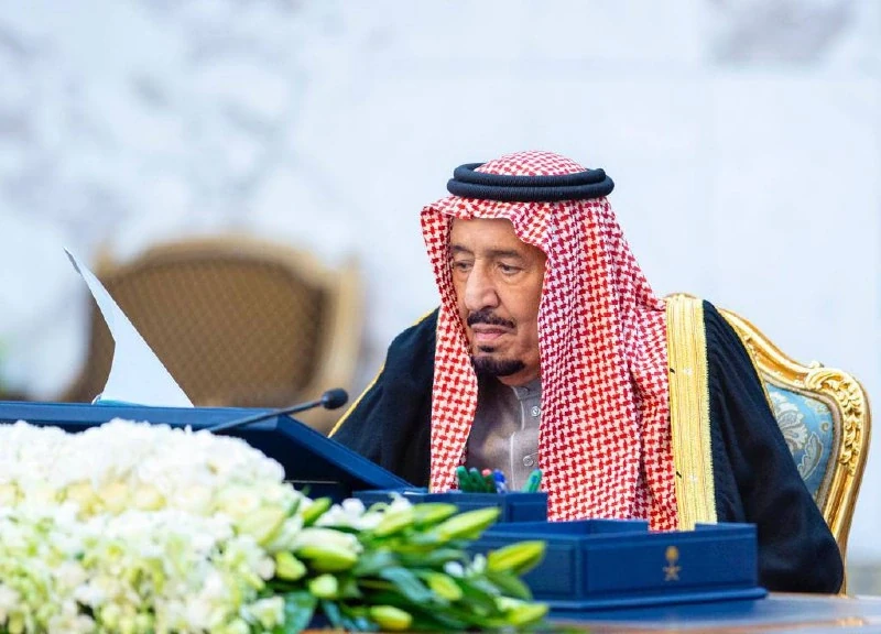 سيدي خادم الحرمين الشريفين يرأس جلسة مجلس الوزراء - صورة 4