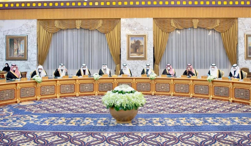 سيدي خادم الحرمين الشريفين يرأس جلسة مجلس الوزراء - صورة 6