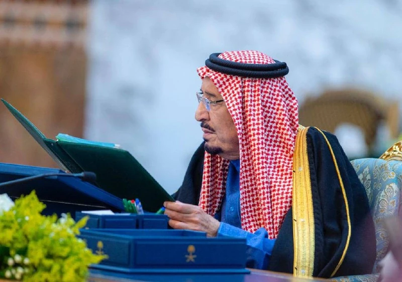 سيدي خادم الحرمين الشريفين يرأس جلسة مجلس الوزراء - صورة 2