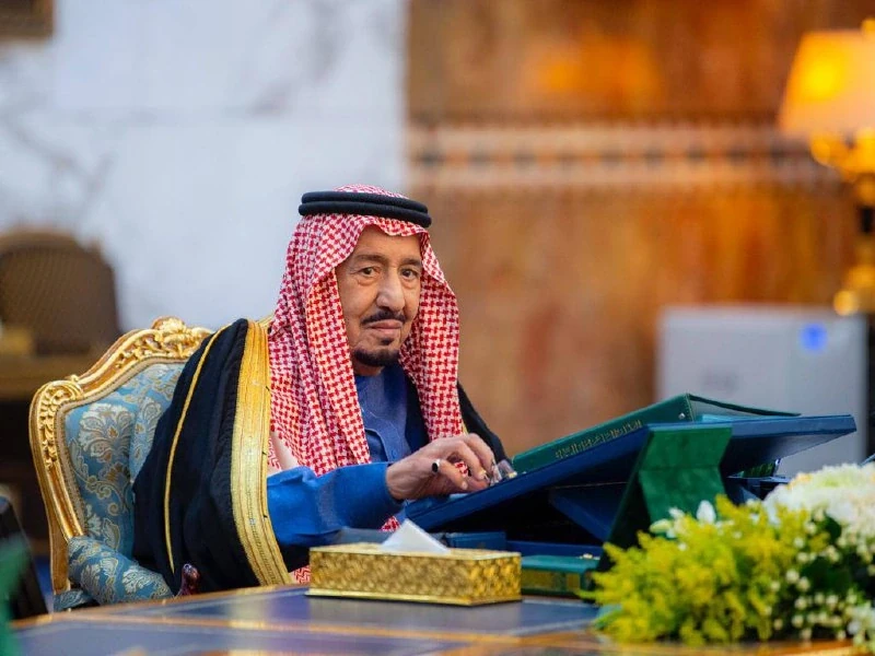 سيدي خادم الحرمين الشريفين يرأس جلسة مجلس الوزراء - صورة 3