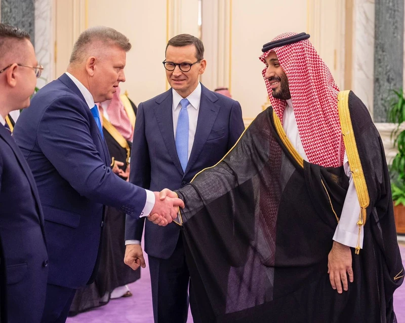 سمو سيدي ولي العهد يستقبل دولة رئيس الوزراء البولندي - صورة 6