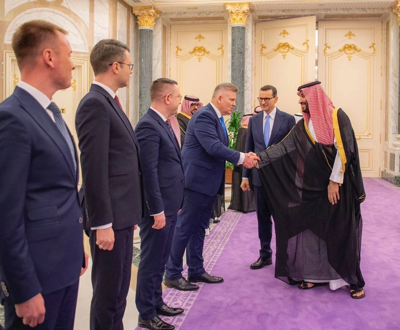 سمو سيدي ولي العهد يستقبل دولة رئيس الوزراء البولندي - صورة 9