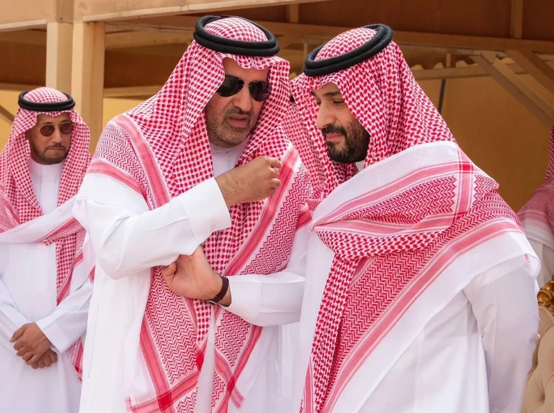 سمو سيدي ولي العهد يؤدي صلاة الميت على صاحبة السمو الملكي الأميرة الجوهرة بنت عبدالعزيز - صورة 14