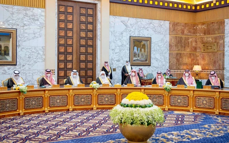 سيدي خادم الحرمين الشريفين يرأس جلسة مجلس الوزراء - صورة 2