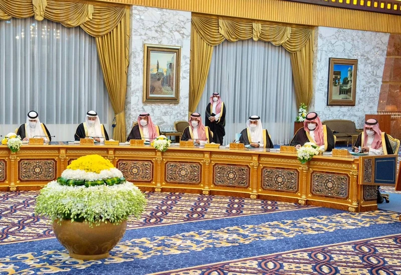 سيدي خادم الحرمين الشريفين يرأس جلسة مجلس الوزراء - صورة 6