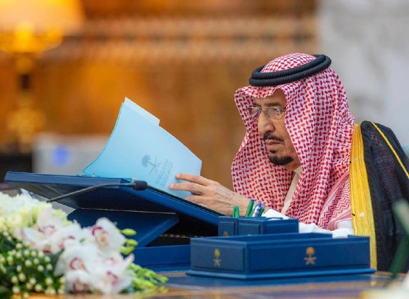 سيدي خادم الحرمين الشريفين يرأس جلسة مجلس الوزراء - صورة 2