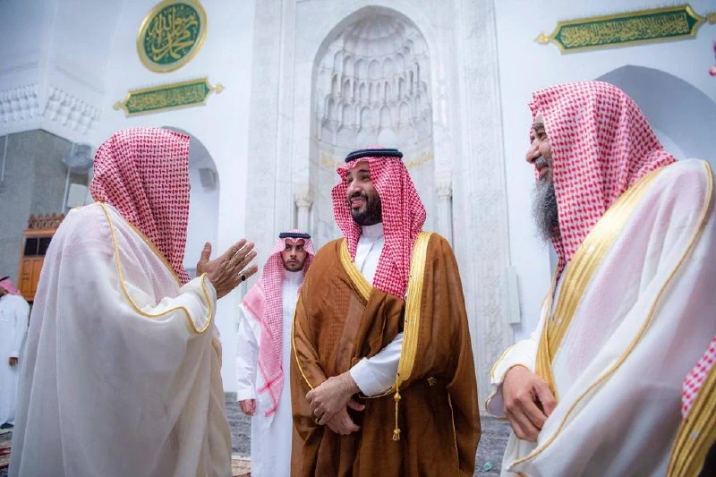 سمو سيدي ولي العهد يزور مسجد قباء ويؤدي ركعتي تحية المسجد - صورة 2
