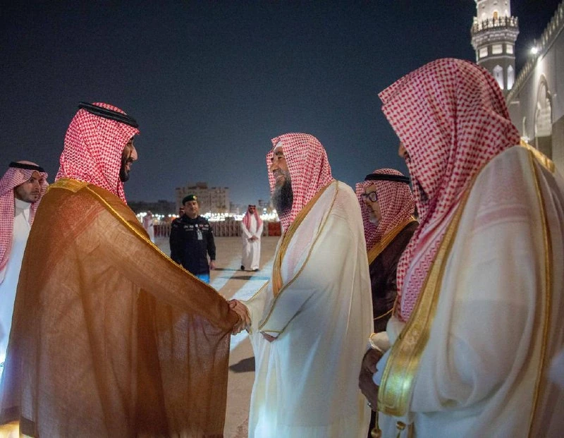 سمو سيدي ولي العهد يزور مسجد قباء ويؤدي ركعتي تحية المسجد - صورة 3