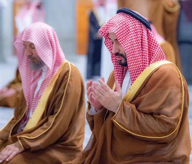 سمو سيدي ولي العهد يزور مسجد قباء ويؤدي ركعتي تحية المسجد - صورة 4