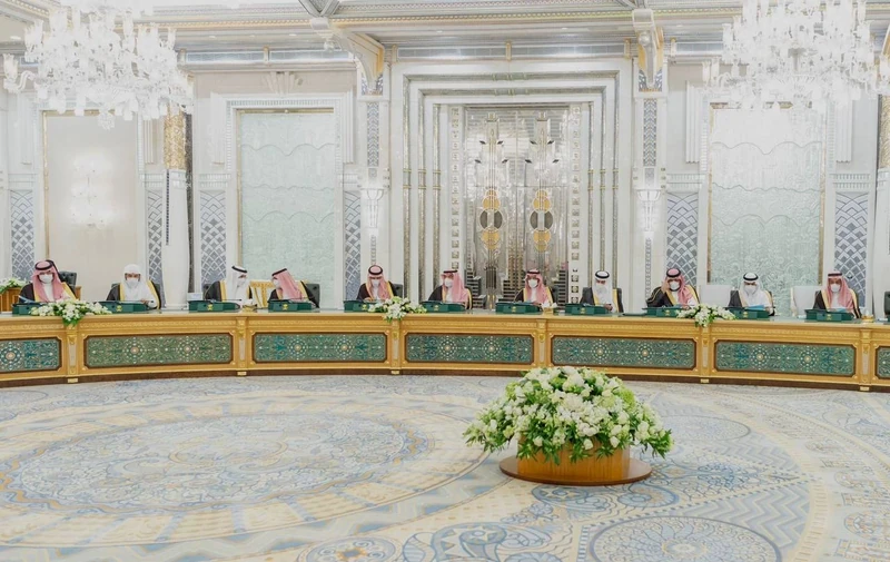 سيدي خادم الحرمين الشريفين يرأس جلسة مجلس الوزراء - صورة 4